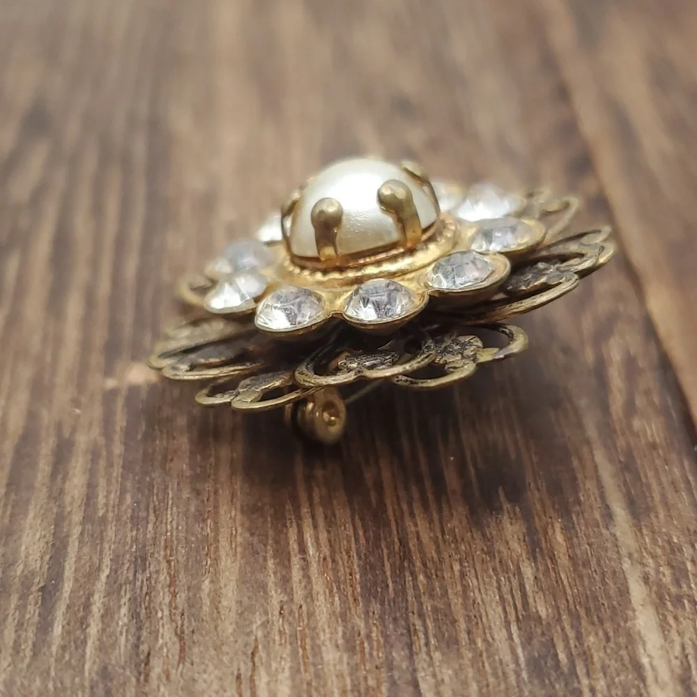 B432‎ edwardian crystal floral cottagecore brooch